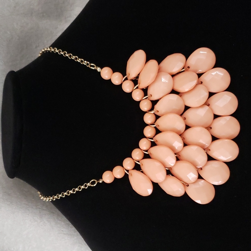 🆕️ Peach Teardrop Gold Tone Bib Necklace